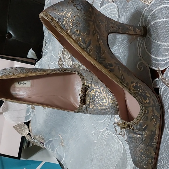 Prada bracade gold/blue pumps - Picture 2 of 7